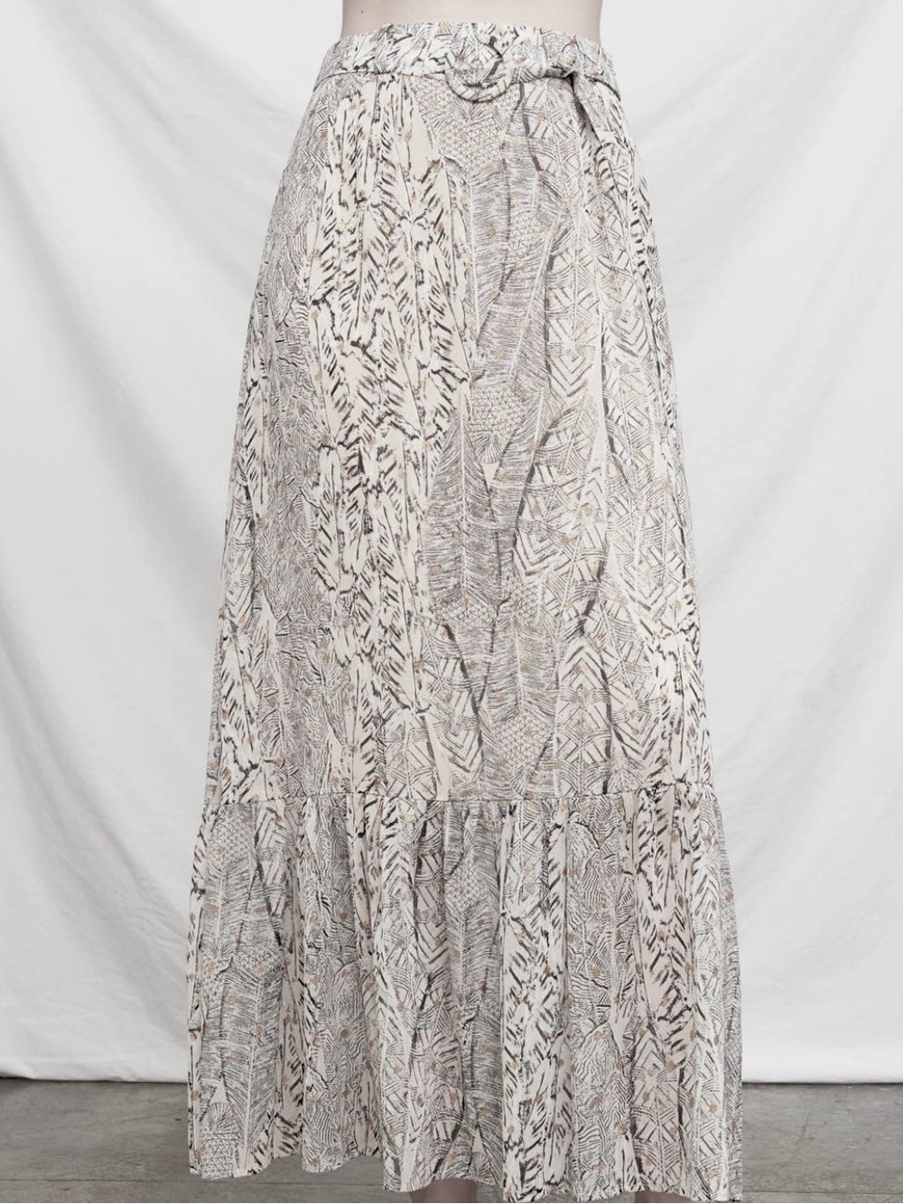 ✨ En Crème Gold Foil Metallic Printed Belted Maxi Skirt Size L